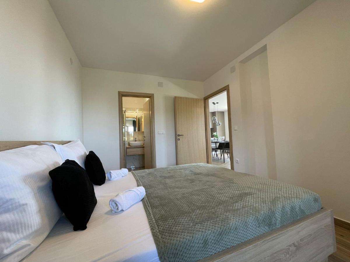 Apartmani Starigrad Paklenica - Danijel Exteriér fotografie