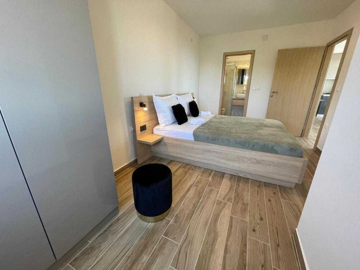 Apartmani Starigrad Paklenica - Danijel Exteriér fotografie