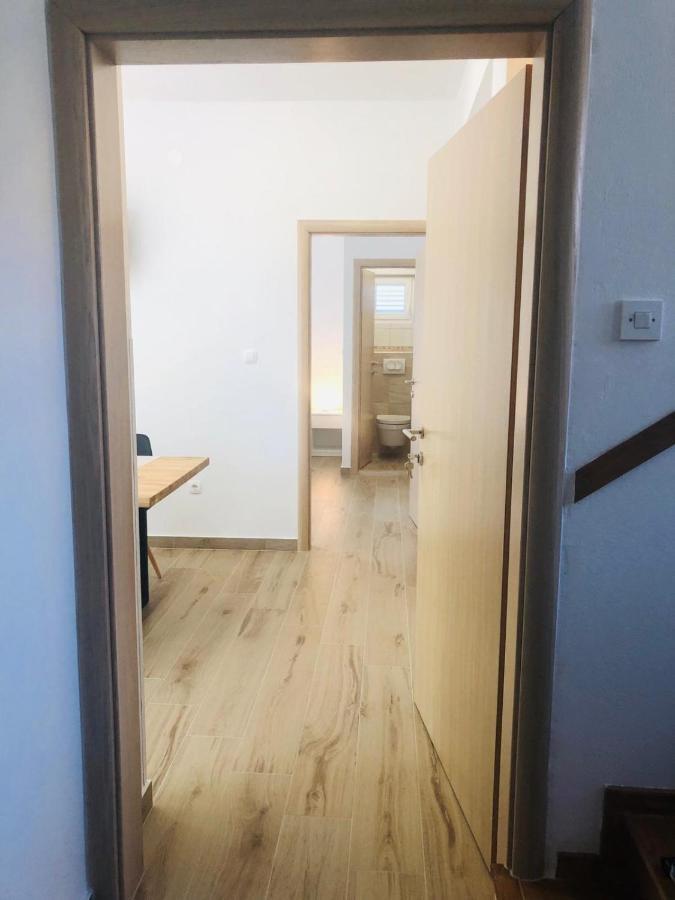 Apartmani Starigrad Paklenica - Danijel Exteriér fotografie